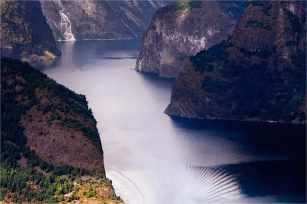 梅花易数八字配对：揭秘缘分密码，姻缘合盘全攻略